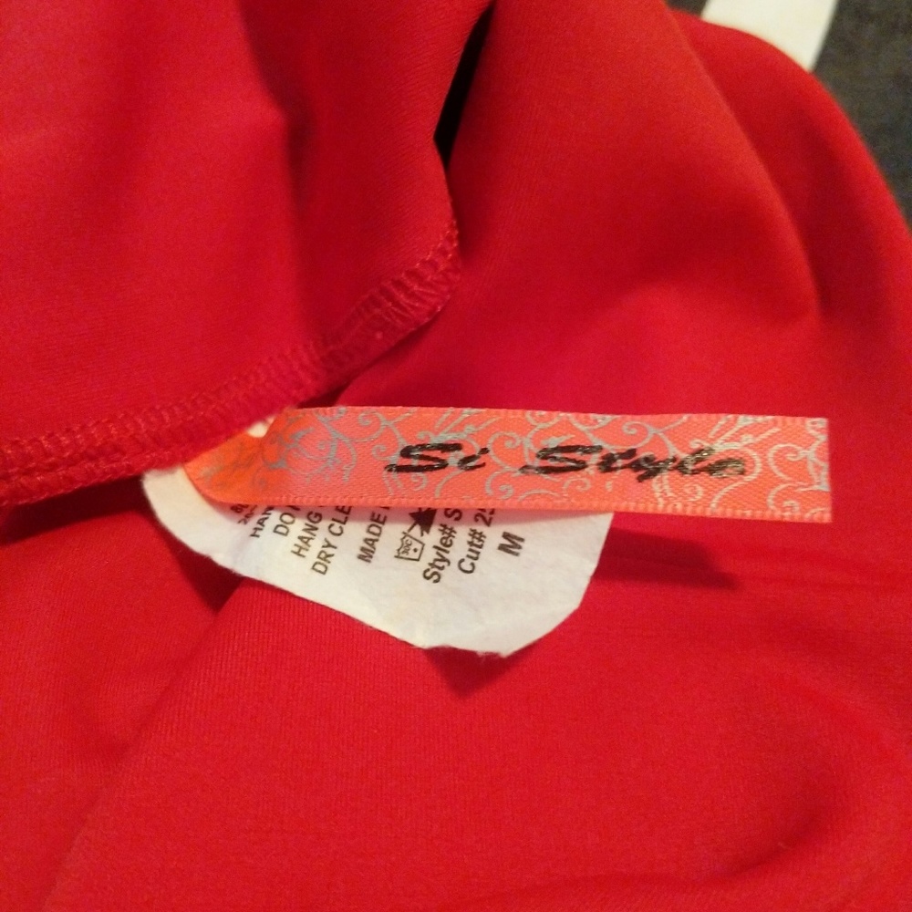 Red skirt - Picture 2 of 2